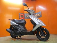 スズキ　アドレスＶ１２５Ｓ　２０１６年モデル　アジャスター機能付きグリップヒーター　ソニックシルバーメタリック