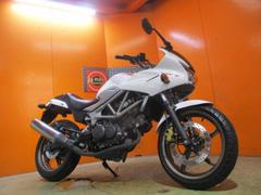ホンダ　ＶＴＲ２５０Ｆ　２０１４年マイナーチェンジ後モデル　左右アジャスター機能付社外レバー　パールサンビームホワイト　純正鍵２本