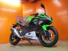 カワサキ　Ｎｉｎｊａ　２５０　ＡＢＳ　２０２１年モデルチェンジ後最高出力３７ＰＳフルパワー　トリックスターエンジンスライダー　１オーナー