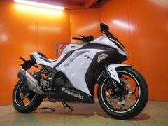 カワサキ　Ｎｉｎｊａ　２５０　２０１５年後期スリーパクラッチ搭載モデル　フルスモークスクリーン　社外ミラー　パールスターダストホワイト