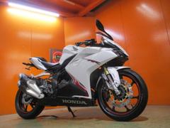 ホンダ　ＣＢＲ２５０ＲＲ　ＡＢＳ　２０１９年　ブレンボキャリパー　バックステップ　フェンダーレス　ブレースバー　ＵＳＢ　前後α１４タイヤ