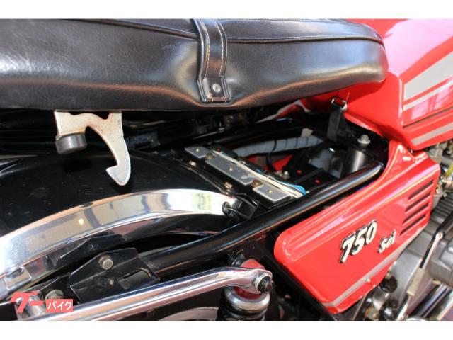 BENELLI BENELLI 750Sei 空冷6気筒・6本