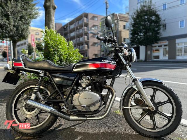 カワサキ Ｚ２５０ＦＴ ブラックレッド メッキ集合管 タックロールシート｜ＫＭＤ ＹｏｋｏｈａｍａＢａｓｅ  （ケイエムディ）｜新車・中古バイクなら【グーバイク】