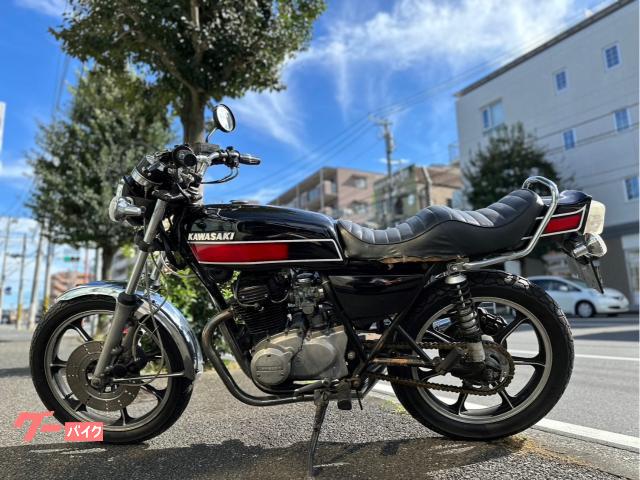 カワサキ Ｚ２５０ＦＴ ブラックレッド メッキ集合管 タックロールシート｜ＫＭＤ ＹｏｋｏｈａｍａＢａｓｅ  （ケイエムディ）｜新車・中古バイクなら【グーバイク】