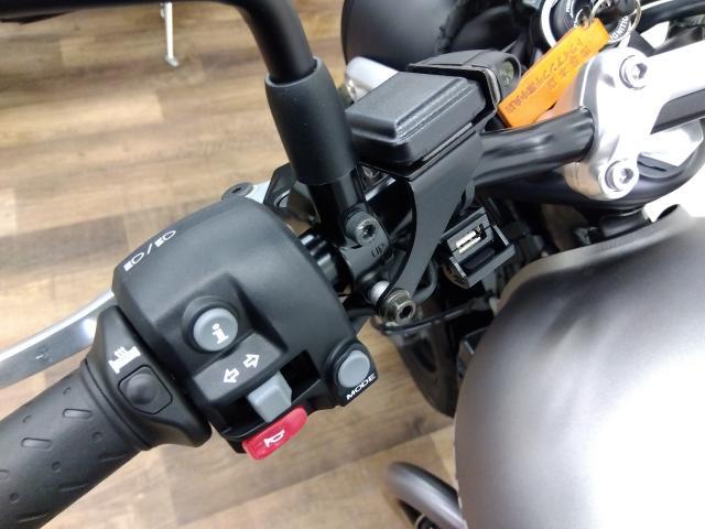 スピードツイン900 マットシルバーアイス ワンオーナー ETC2．0／USB電源／グラブレール／グリップヒーター／他