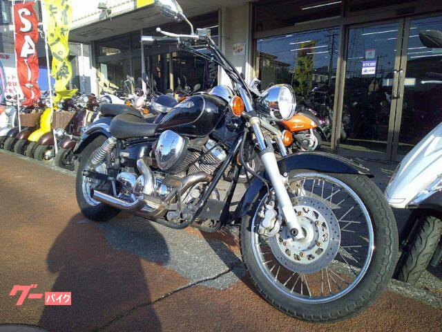 ドラッグスター２５０　空冷４サイクルＶツインエンジン　ショートフラットスラッシュカットマフラー　ブラック