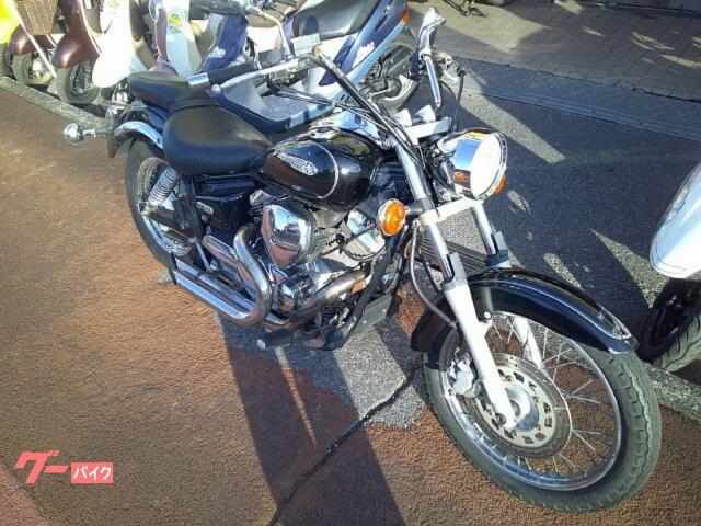 NO.5566　ドラッグスター２５０（ＶＧ０２Ｊ）　空冷４サイクルＶツインエンジン　ショートフラットスラッシュカットマフラー　ブラック　☆彡 ヤマハ ドラッグスター250 空冷4サイクルVツインエンジン
