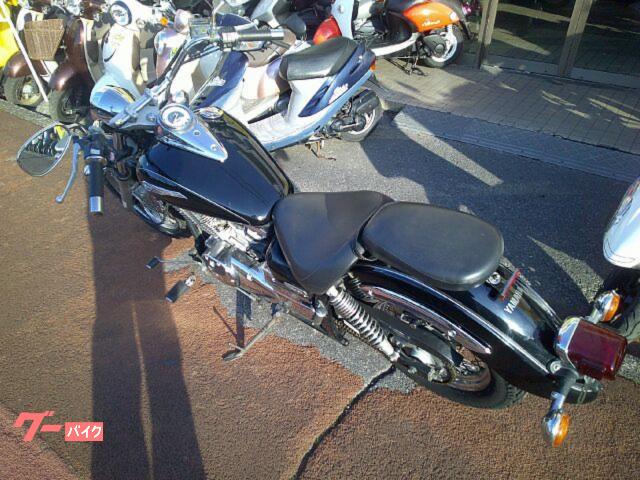 ヤマハ ドラッグスター250 空冷4サイクルVツインエンジン