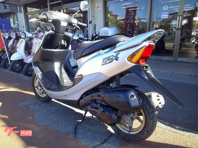 NO.2776　ライブディオ （ＤＩＯ）　２サイクルエンジン　シャッターキー付き　後期モデル　シルバー　☆彡 ホンダ ライブDio ZX 2サイクルエンジン シャッターキー付き