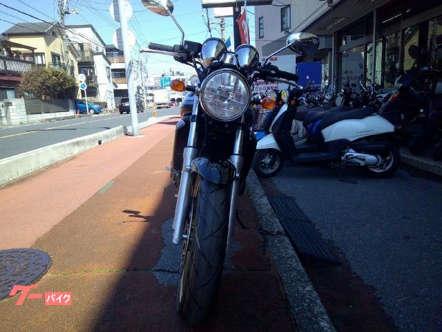 NO.5731　バリオス（ＢＡＬＩＵＳ）水冷４サイクル４気筒エンジン　ブラック＆シルバーライン　☆彡 カワサキ BALIUS 水冷4サイクル4気筒エンジン ブラック