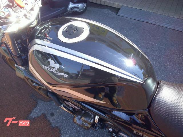 NO.5731　バリオス（ＢＡＬＩＵＳ）水冷４サイクル４気筒エンジン　ブラック＆シルバーライン　☆彡 カワサキ BALIUS 水冷4サイクル4気筒エンジン ブラック