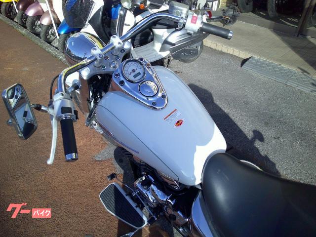 ホンダ シャドウ400 水冷4サイクルVツインエンジン ホワイト