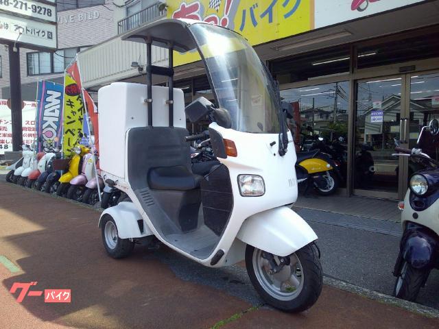 ジャイロキャノピー　４サイクルエンジン　フューエルインジェクション　３輪車　屋根付き　ボックス付き　ホワイト