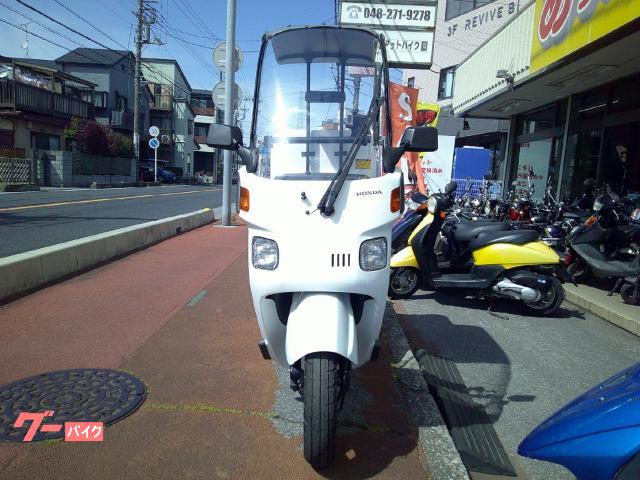 NO.4880　キャノピー ４サイクルエンジン　フューエルインジェクション車　三輪ビジネススクーター　屋根付き　ボックス付き　ホワイト　☆彡 ホンダ ジャイロキャノピー 4サイクルエンジン フューエル
