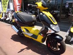 ＫＹＭＣＯ　スーパー９Ｓ　水冷２サイクルエンジン　前後ディスクブレーキ　１２インチタイヤ　イエロー＆ブラック