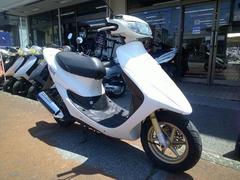 ホンダ　ライブＤｉｏ　ＺＸ　２サイクルエンジン　リヤスポイラー　ディスクブレーキ　キャストホイール　ホワイト
