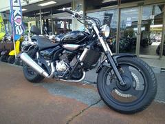 カワサキ　エリミネーター２５０Ｖ　水冷４サイクルＶツインエンジン　バックレスト　サイドバックサポート　ブラック