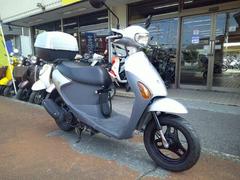 スズキ　レッツ４　４サイクルエンジン　フューエルインジェクション車　リヤボックス付き　シルバー