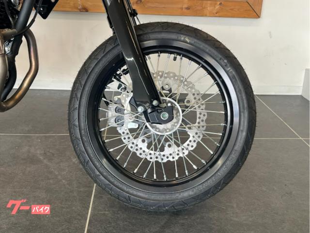 カワサキ KLX230SM 2026年モデル バトルグレー・エボニー