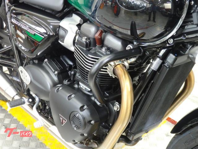 TRIUMPH スピードツイン900 Stealth