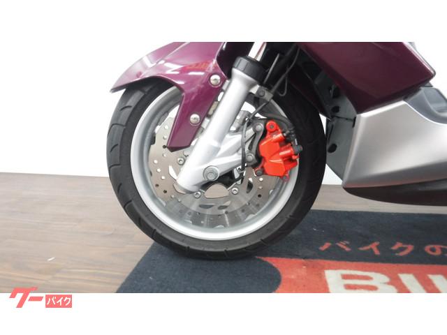 赤いキャリパーがレーシーです! 赤いキャリパーがレーシーです!
