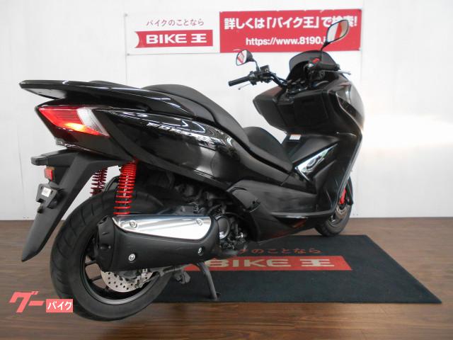 リヤショック、ブレーキキャリパーのレッドがカラーアクセントになっております! リヤショック、ブレーキキャリパーのレッドがカラーアクセントになっております!