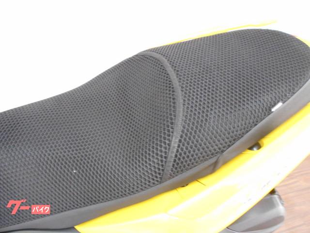 専用シートカバーを装備しています。 専用シートカバーを装備しています。