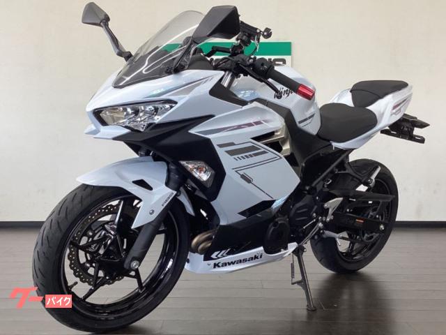 ニンジャ400パールブリザード23年右カウルフィン付き