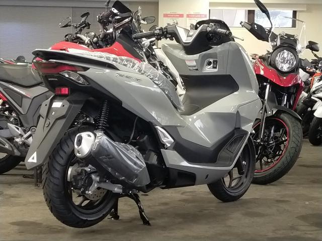 ホンダ PCX 国内最新モデル インジェクション パールジュピター