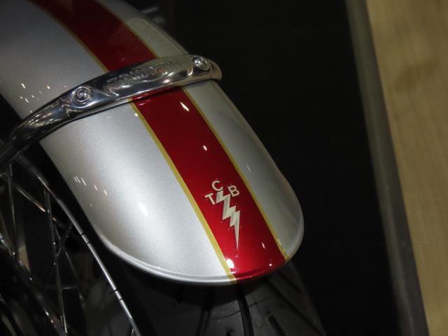 ボンネビルT120 エルビス プレスリー エディション