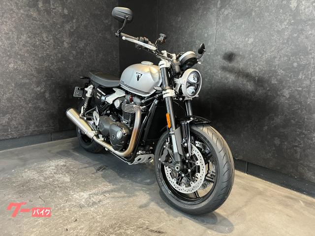 H*M様 【値下げ】新品　トライアンフ　スピードツイン1200 純正シート Speed Twin 1200 Stealth Edition・トライアンフ(TRIUMPH)の新車