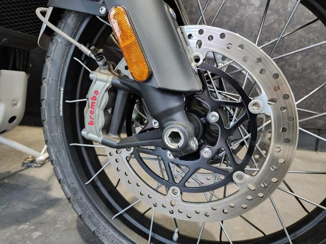 スクランブラー1200XE