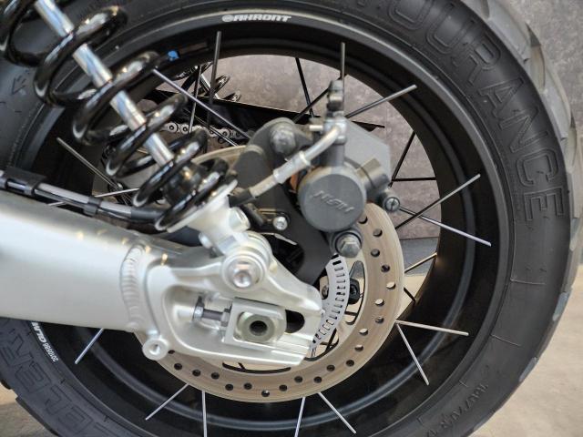 スクランブラー1200XE