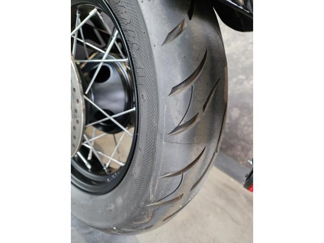 ボンネビル ボバー 認定中古車 純正左右パニアレール、ステートメントシート付き