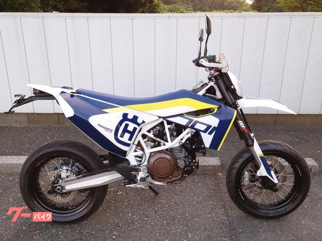 ７０１スーパーモト　Ｌｅｏｖｉｎｃｅ製サイレンサー　２０１６年モデル　６９９２５