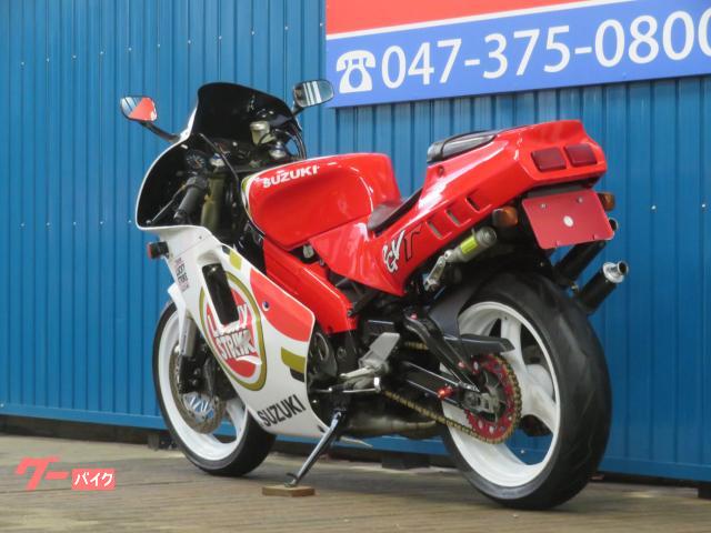 スズキ ＲＧＶ２５０ガンマ Ａ１１２２ ＶＪ２２Ａ ＴＹＧＡパフォーマンスチャンバー 倒立フロントフォーク  ラッキーストライクカラー｜シイナモータース市川店 絶版館｜新車・中古バイクなら【グーバイク】