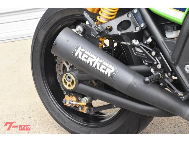 カワサキ ZRX1200 DAEG KERKERマフラー ステップ