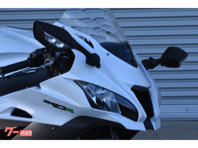 カワサキ Ninja ZX－10R アクラポビッチマフラー ステップ