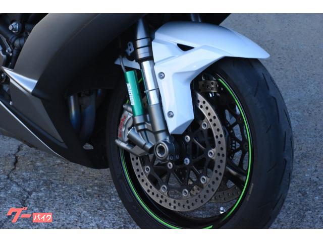 カワサキ Ninja ZX－10R アクラポビッチマフラー ステップ