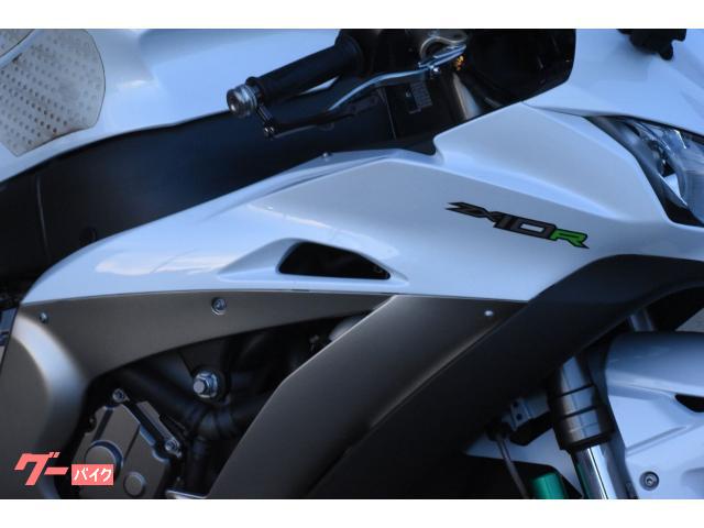 カワサキ Ninja ZX－10R アクラポビッチマフラー ステップ