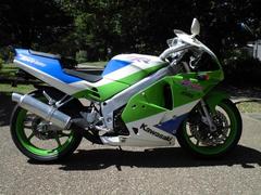 カワサキ　ＺＸＲ２５０　タイヤ前後　ＭＦバッテリー他新品