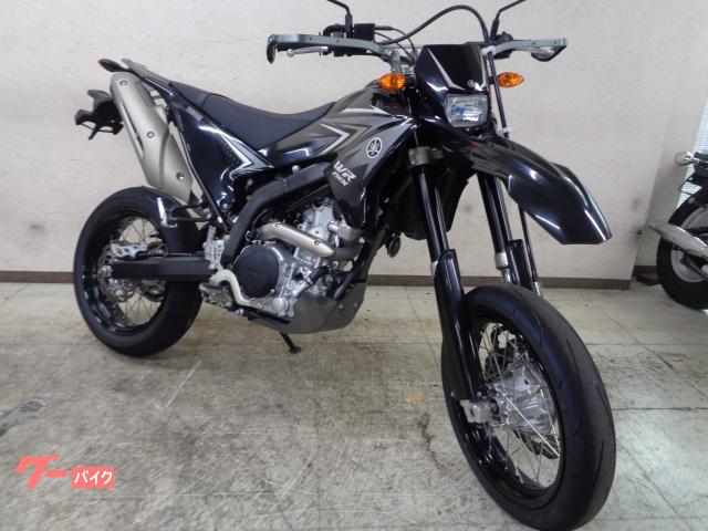 ＷＲ２５０Ｘ　水冷４スト単気筒エンジン　１７インチラジアルタイヤ　リターン式・６段変速　ヤマハブラック　スーパーモタード