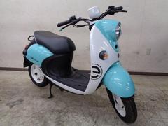 ヤマハ　Ｅ−ビーノ　　シート下１０Ｌトランク　ヘルメットホルダー　フロントポケット　キーシャッター　フラットフットボード　ペールシアンパー