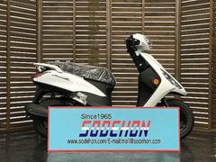ヤマハ　ＡＸＩＳ　Ｚ　２０２５年モデル　ブルーイッシュホワイトカクテル