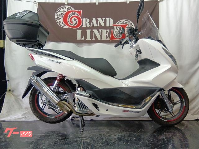 ＰＣＸ１２５　２０１５年式　ホワイト　メッキステップボード　ハンドルブレース　グリップヒーター　リヤＢＯＸ　カスタムマフラー