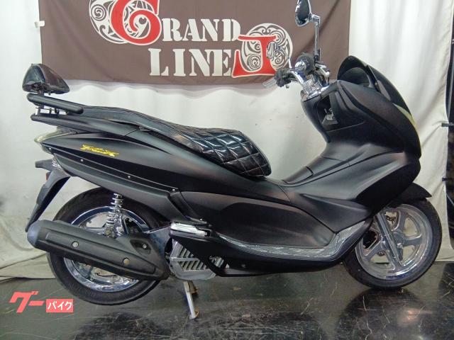 ＰＣＸ１２５　２０１０年式　マットブラック　メッキミラーメッキグリップ　エナメルシート前後メッキホイールクッション付きタンデムバー