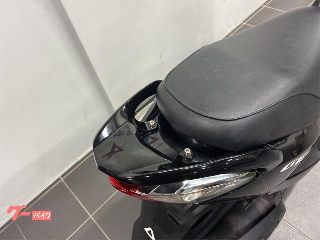 優れたエンジン。SYM GT125。バッテリーは完全に充電されています。エンジン オイルは新品です。デジタル スピードメーター。非常に高速なバイクです。フロント ディスク ブレーキ付き。サイド スタンド付き。 ◆安い価格で安心して乗れる良いバイクを提供しています。 SYM GT125 FI フロントディスクブレーキ ガソリン残量