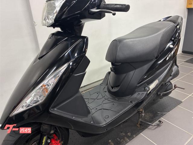 優れたエンジン。SYM GT125。バッテリーは完全に充電されています。エンジン オイルは新品です。デジタル スピードメーター。非常に高速なバイクです。フロント ディスク ブレーキ付き。サイド スタンド付き。 ◆安い価格で安心して乗れる良いバイクを提供しています。 SYM GT125 FI フロントディスクブレーキ ガソリン残量
