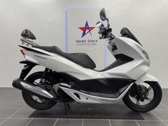 ホンダ　ＰＣＸ　ＬＥＤヘッドライト　シガーソケット標準装備　デジタルメーター　カスタムシート　バックレスト付き　ステップカスタム