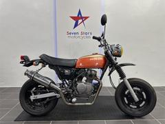 ホンダ　Ａｐｅ　ＦＩ　ビームス製カスタムマフラー　５速マニュアル車　カスタムステップ　ＬＥＤヘッドライト　インジェクション搭載